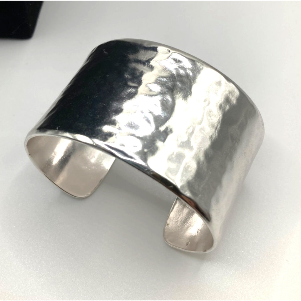 Stunning Staple Silver Tone Hammered Polished Metal Weighty Cuff Bracelet S.6.75