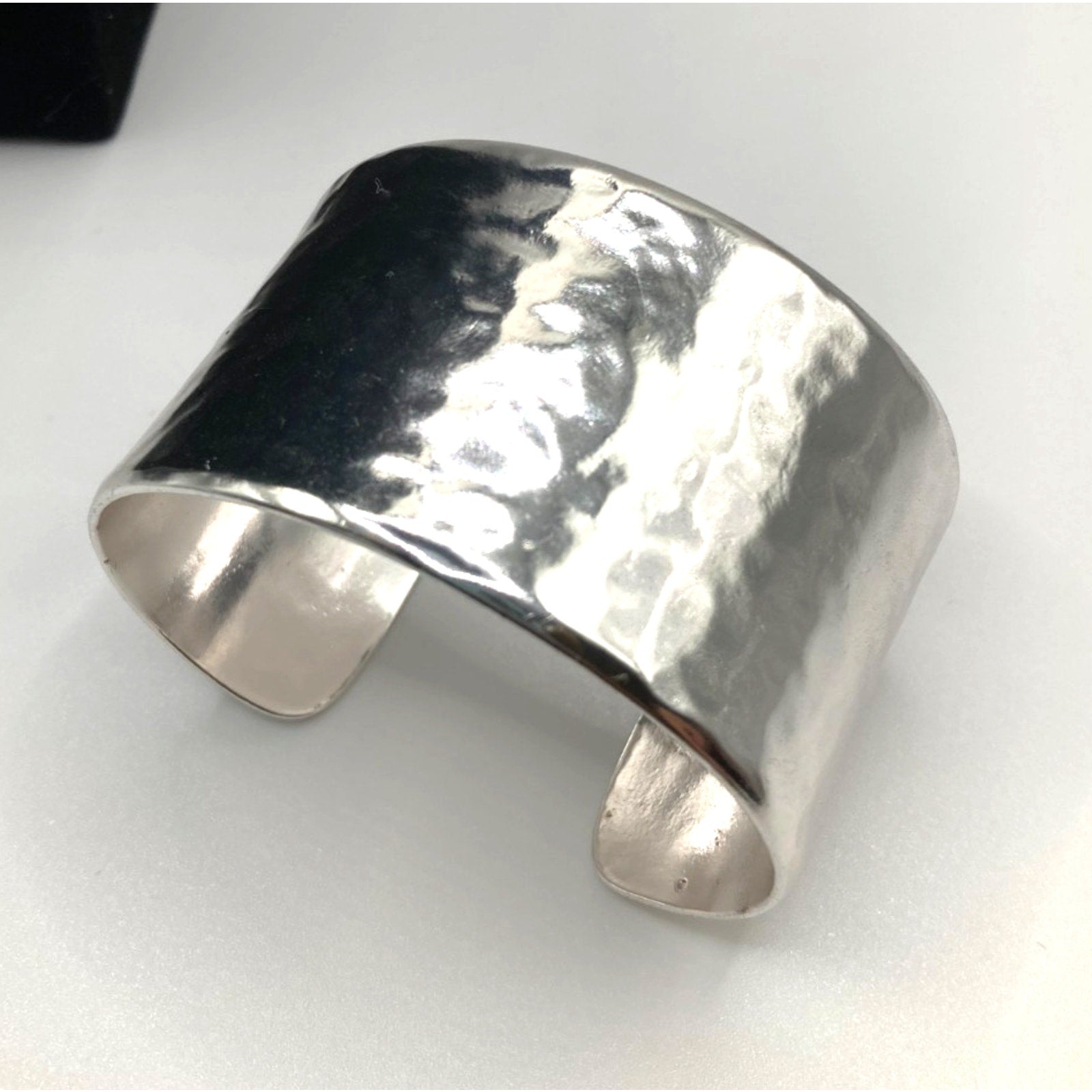 Stunning Staple Silver Tone Hammered Polished Metal Weighty Cuff Bracelet S.6.75