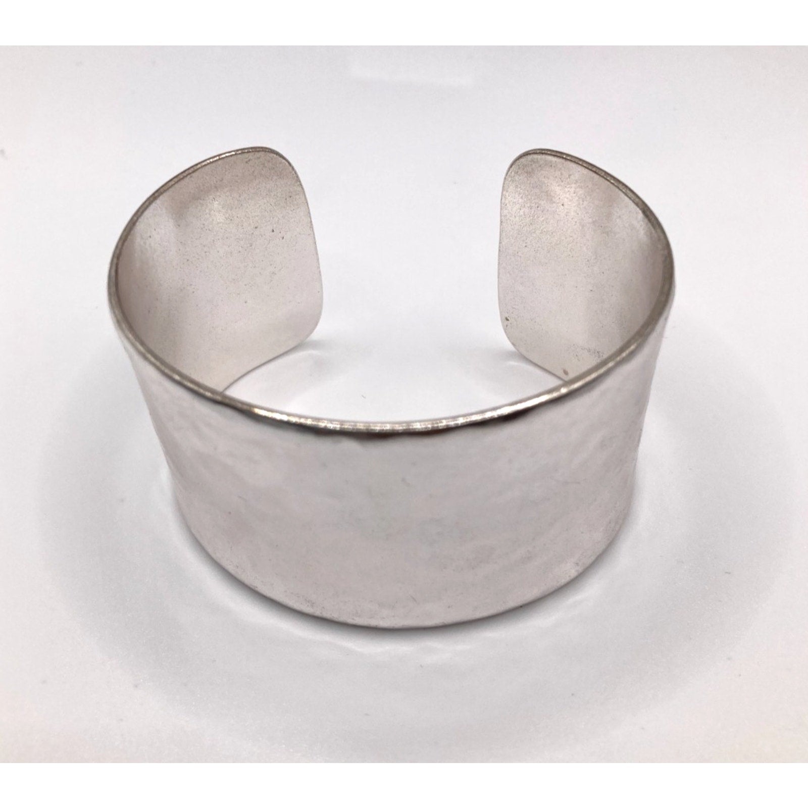 Stunning Staple Silver Tone Hammered Polished Metal Weighty Cuff Bracelet S.6.75