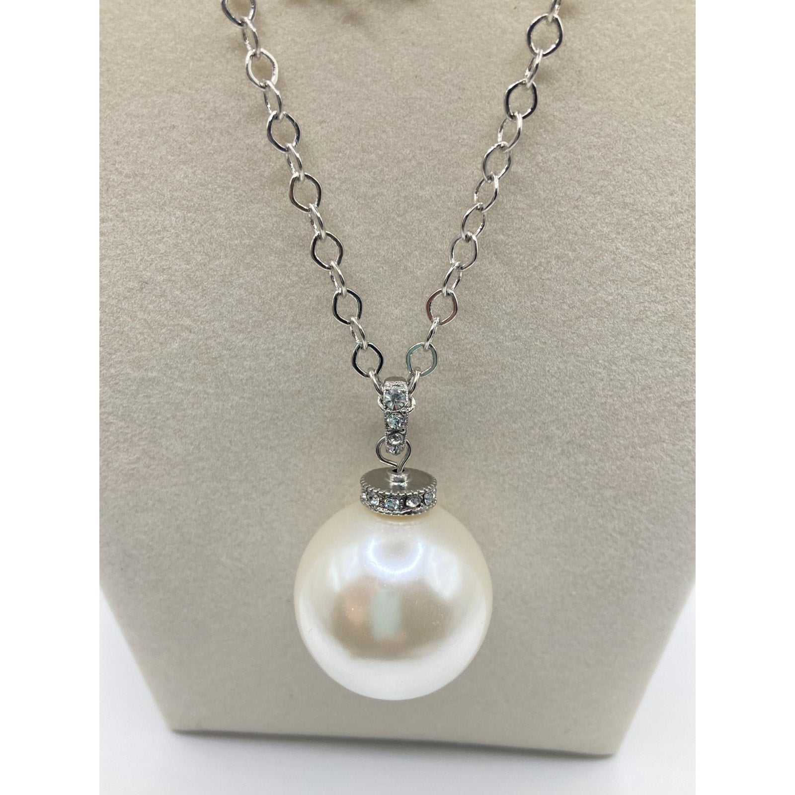 *Imperfect* LOFT Silver Tone Large Faux Pearl w/ Rhinestones Pendant Necklace
