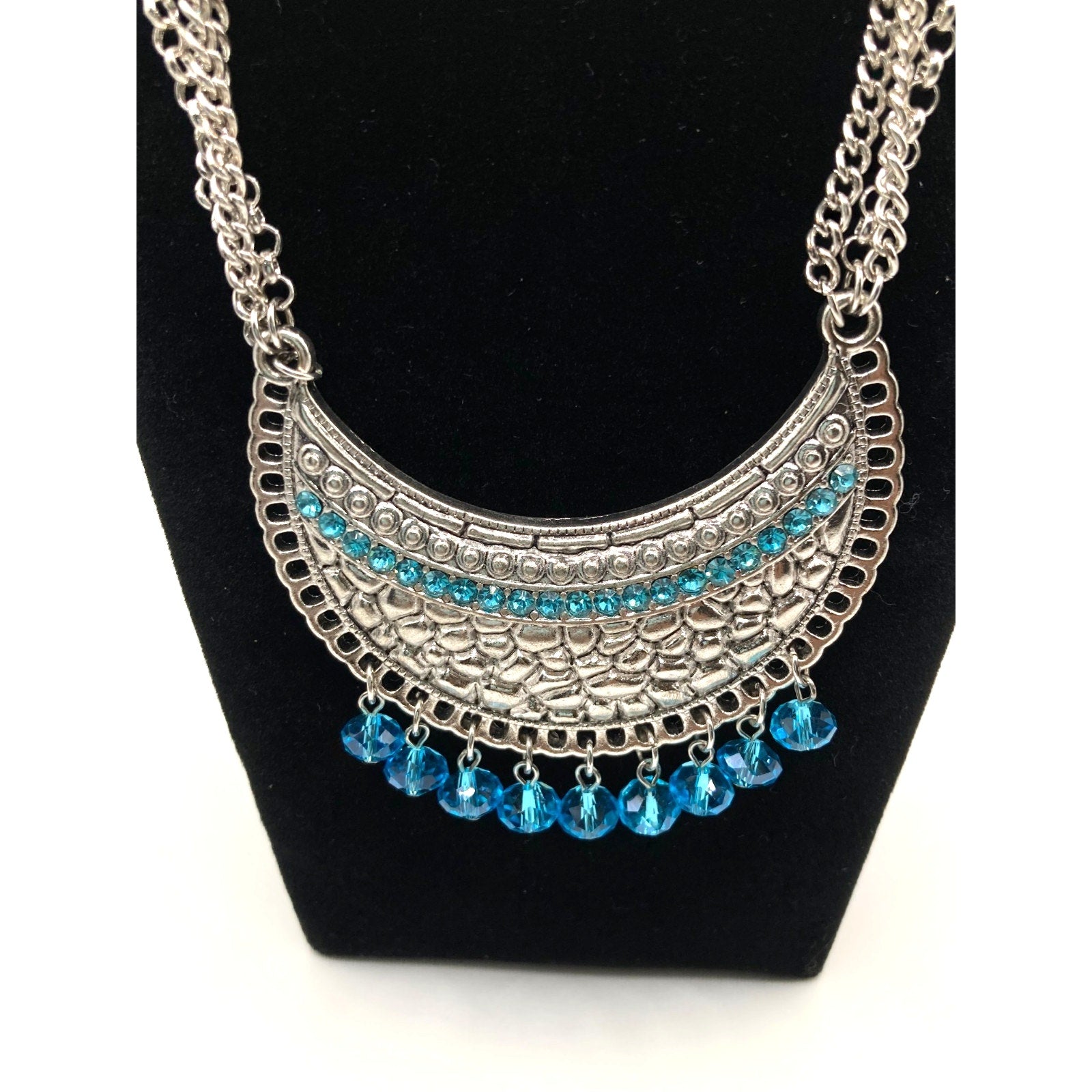 STONY Silver Tone Textured Medallion w/ Blue Acrylic Beaded Tassel Necklace 26"
