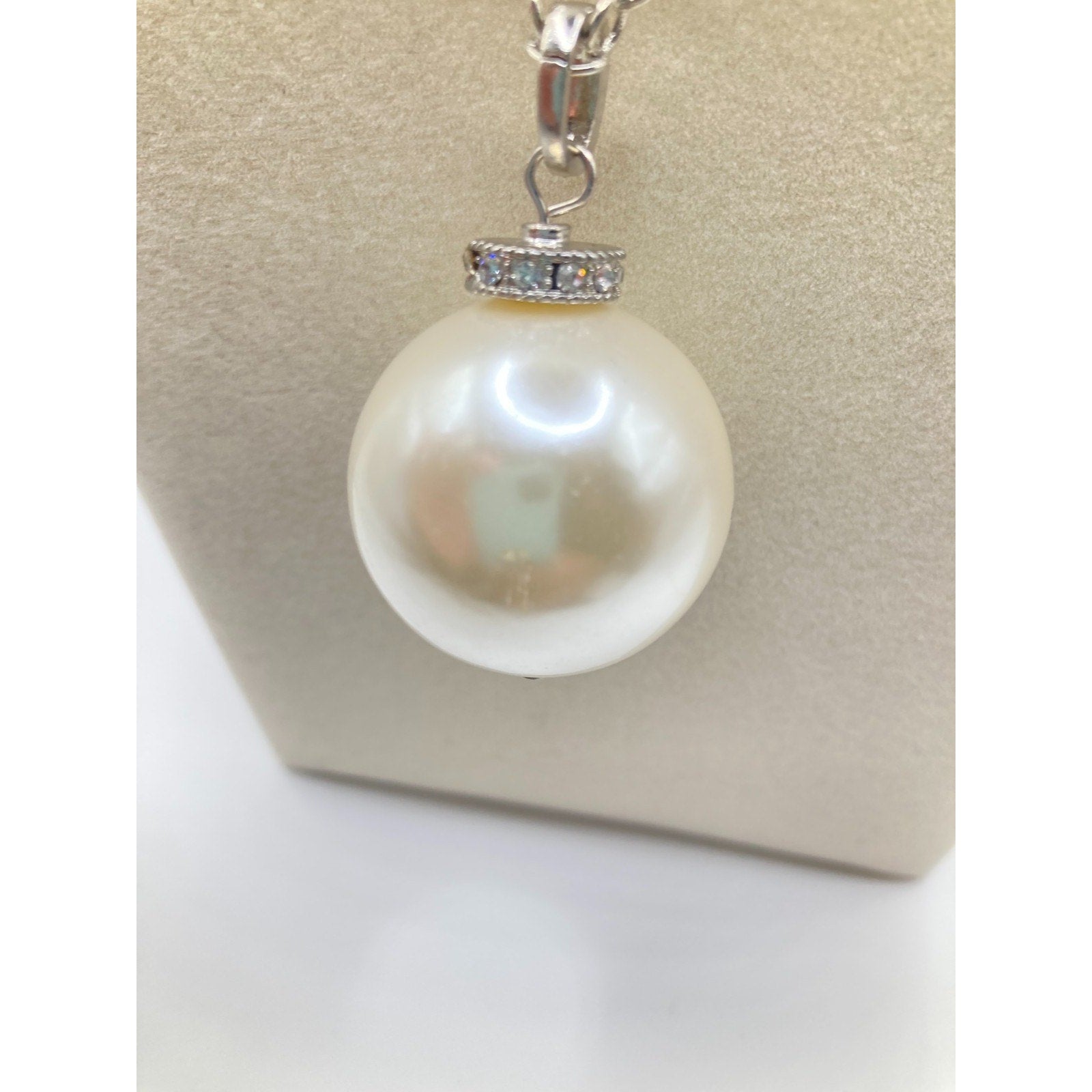 *Imperfect* LOFT Silver Tone Large Faux Pearl w/ Rhinestones Pendant Necklace