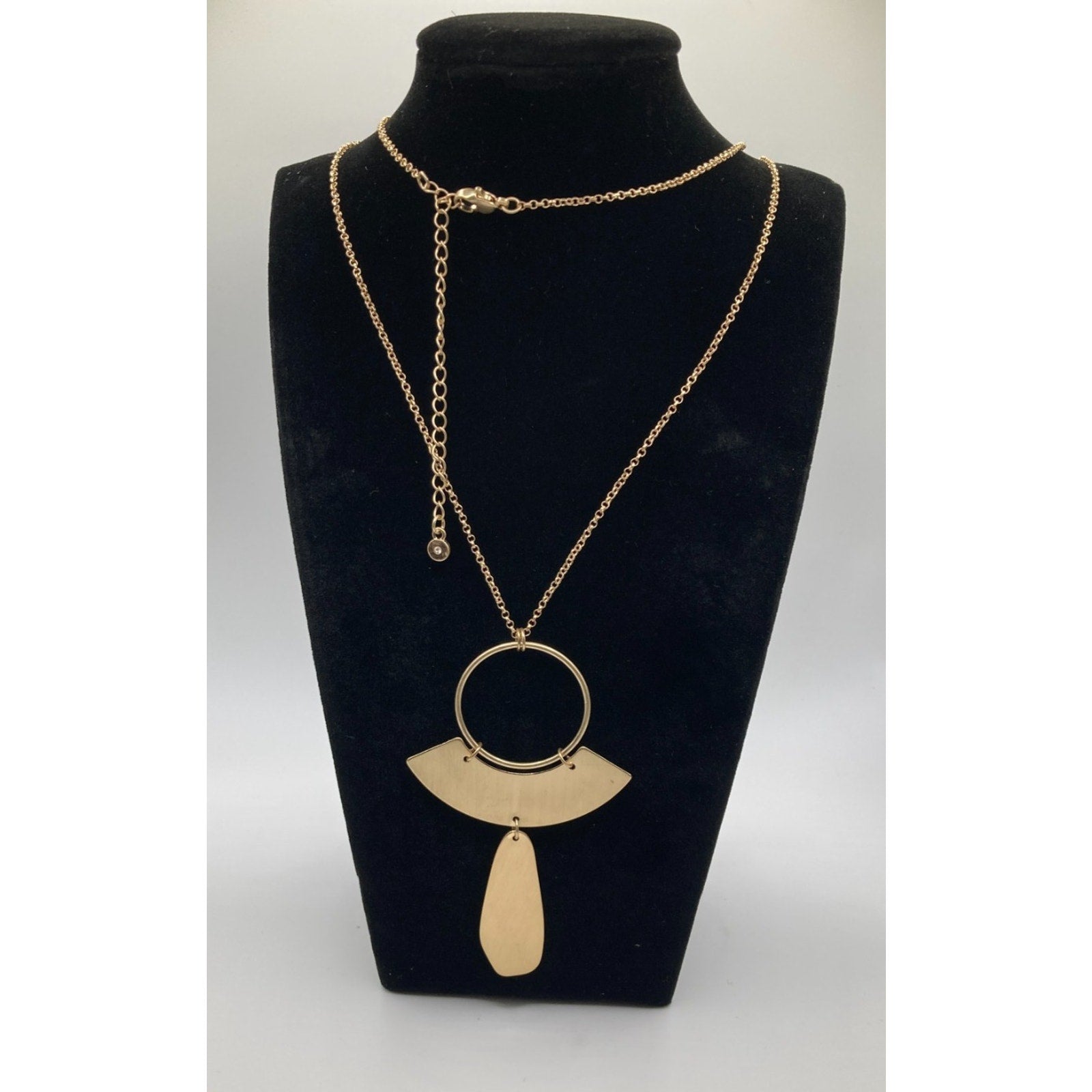 UNIVERSAL THREAD Muted Matte Gold Tone Geometric Abstract Pendant Necklace 32"