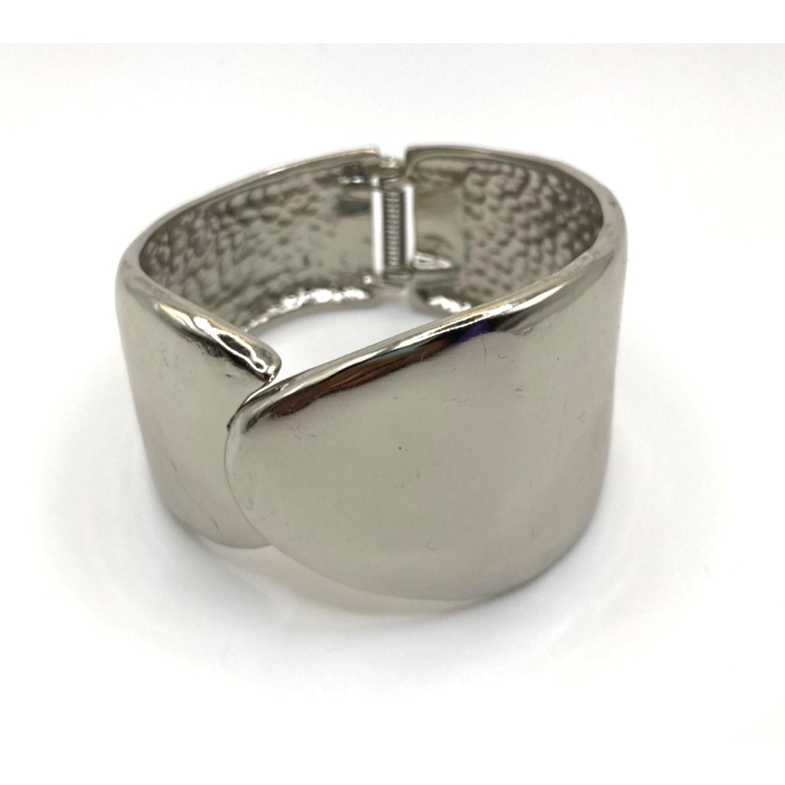 CHICO'S Wide Curve Silver Tone Shiny Polished Hammered Hinge Clamp Bracelet