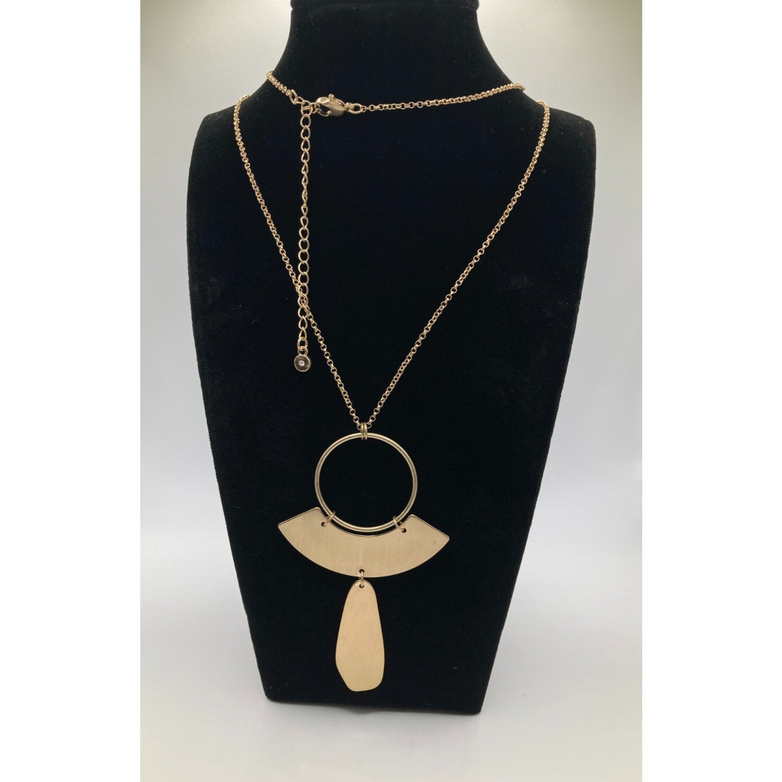 UNIVERSAL THREAD Muted Matte Gold Tone Geometric Abstract Pendant Necklace 32"