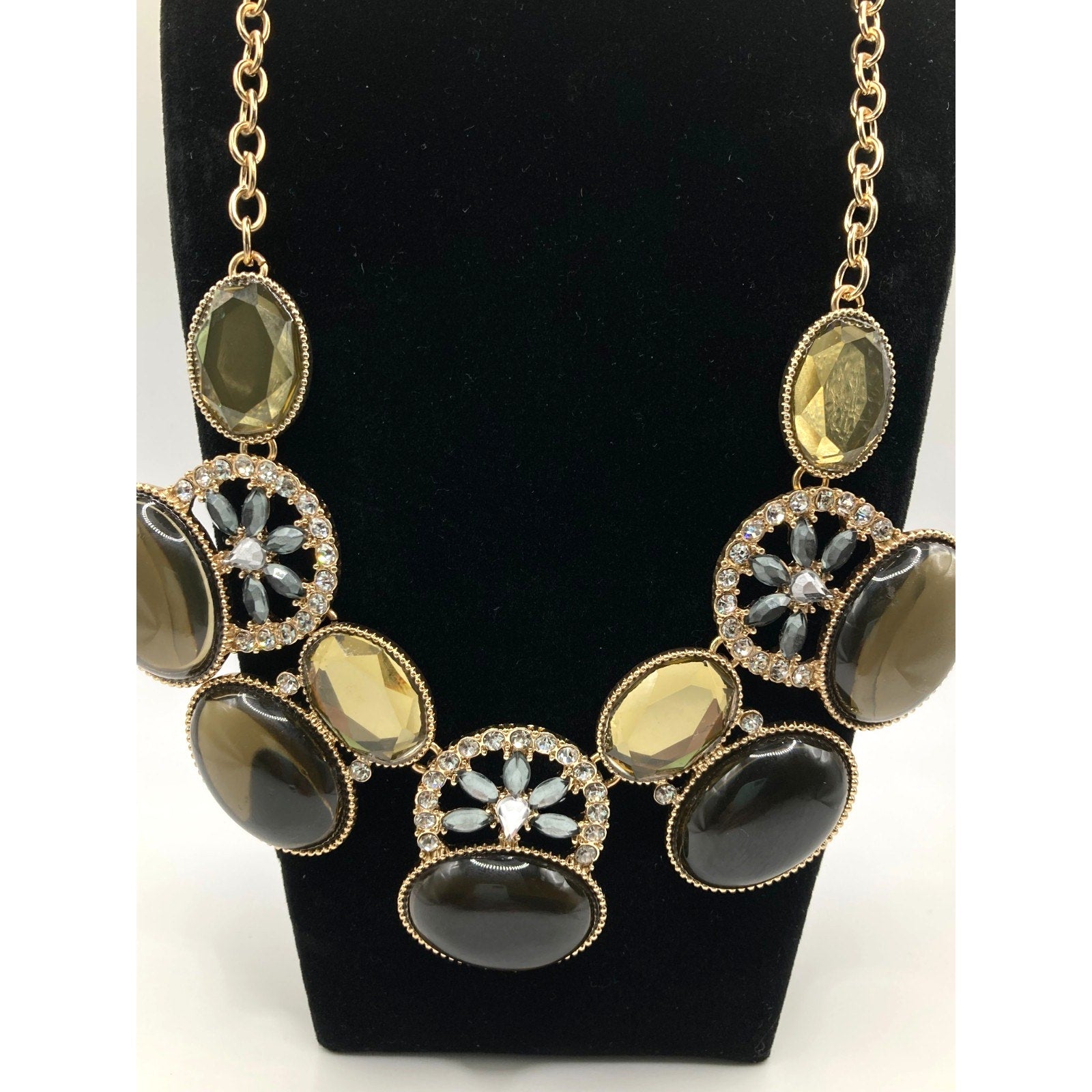 STONY Gold Tone Green & Blue Glass Stone & Crystal Necklace 17" & Earring Set