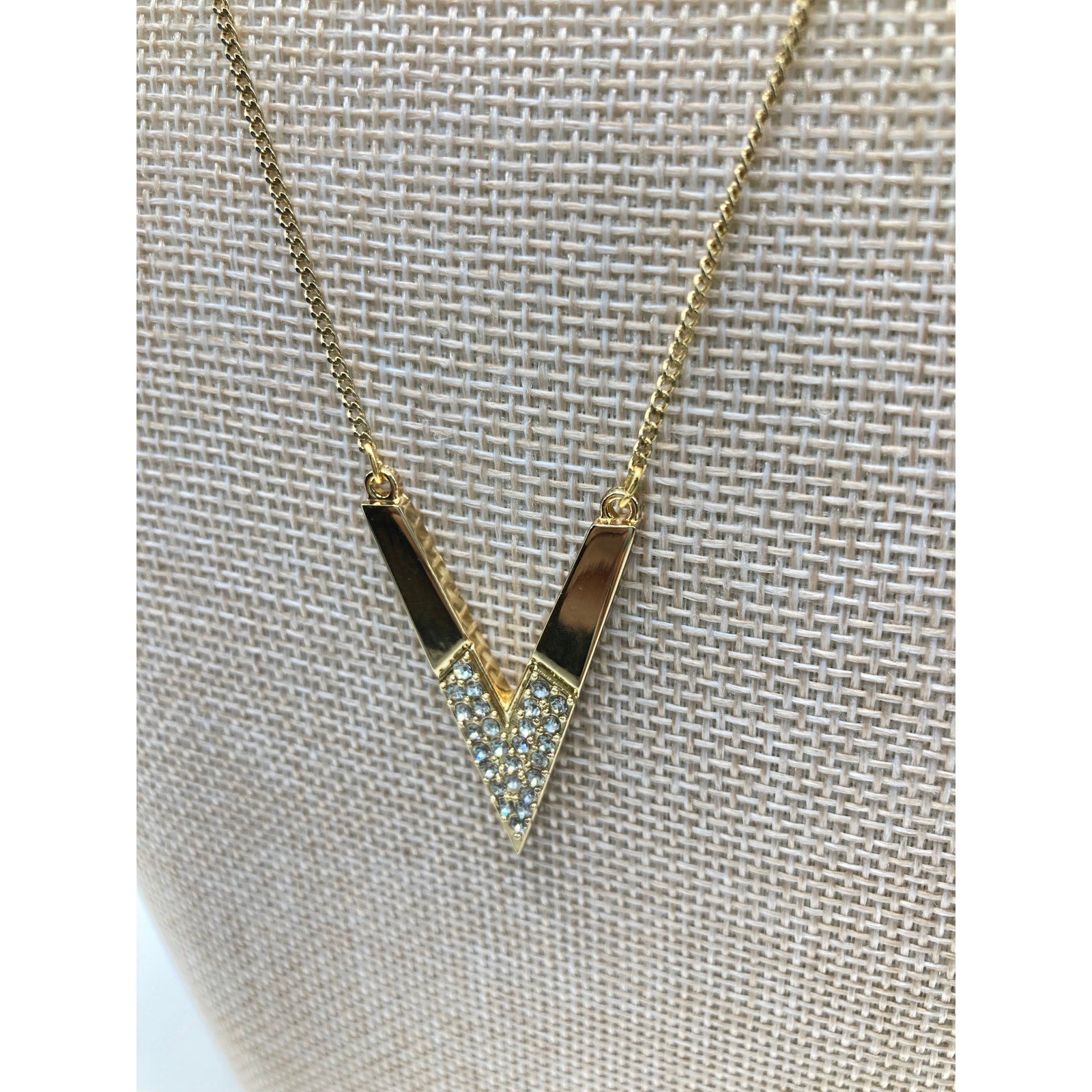 EXPRESS Gold Tone Chevron Arrow Letter V Rhinestone Accent Necklace 16" NEW