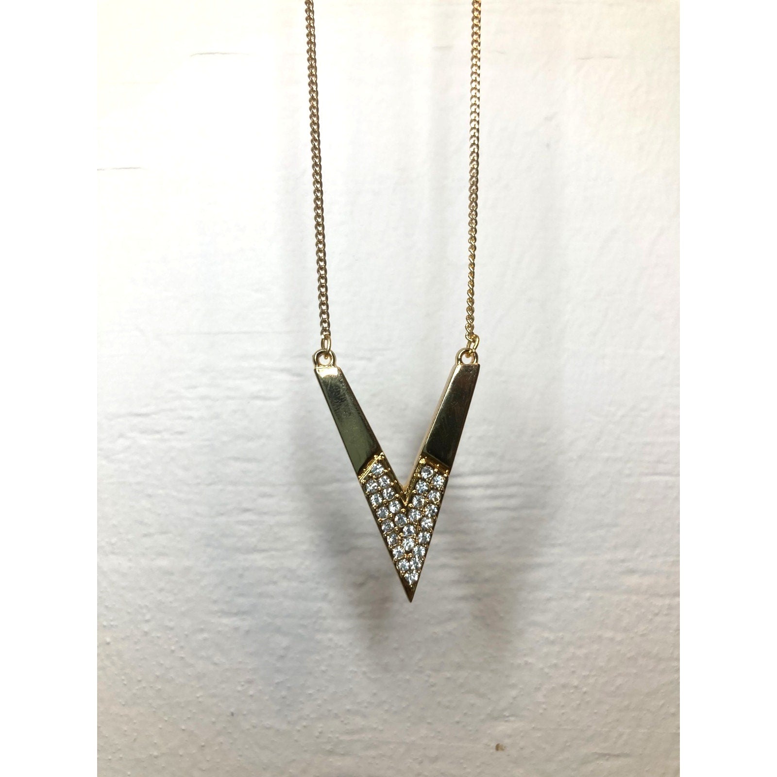 EXPRESS Gold Tone Chevron Arrow Letter V Rhinestone Accent Necklace 16" NEW