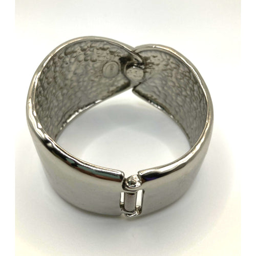 CHICO'S Wide Curve Silver Tone Shiny Polished Hammered Hinge Clamp Bracelet